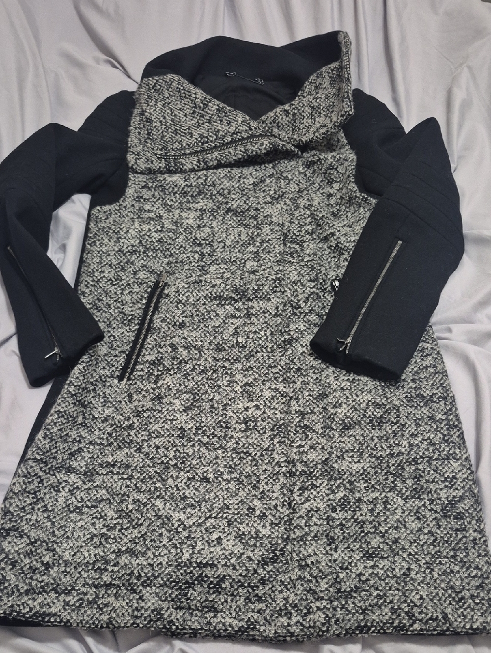 Diane Von Furstenberg Black & Gray Textured Bouclé Coat Size 8